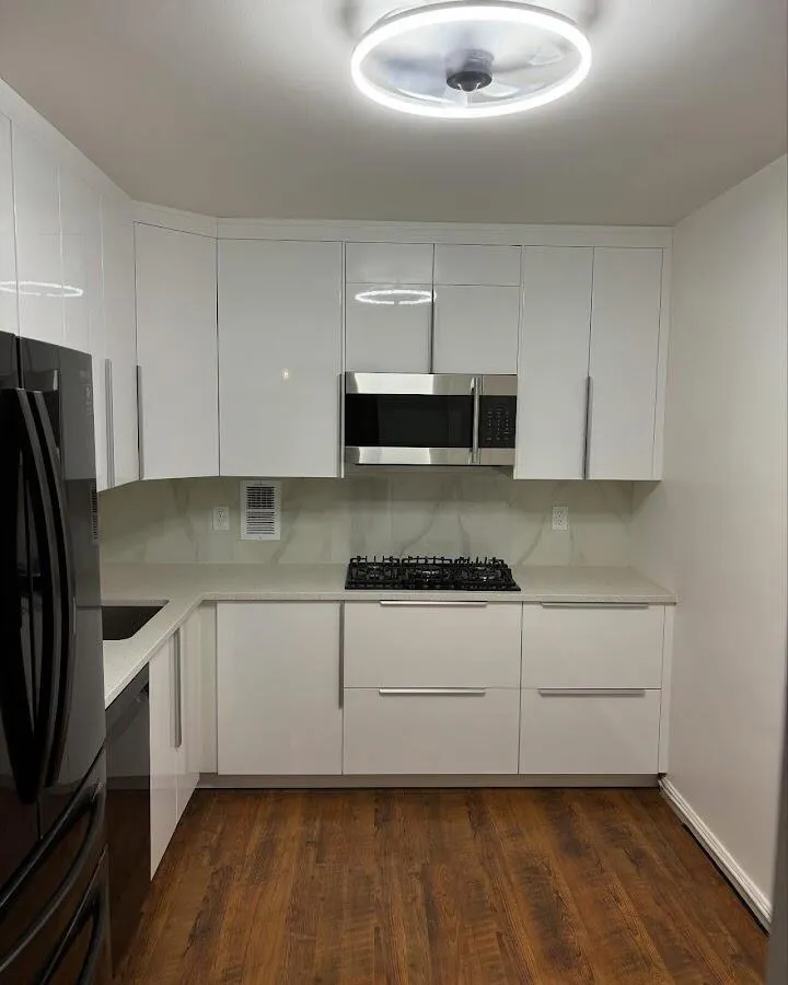 Renovated kitchen with quartz countertops in Ontario